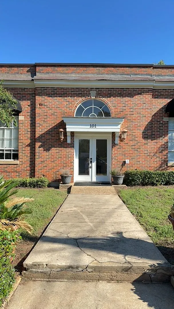 101 Adams St — Photo 1