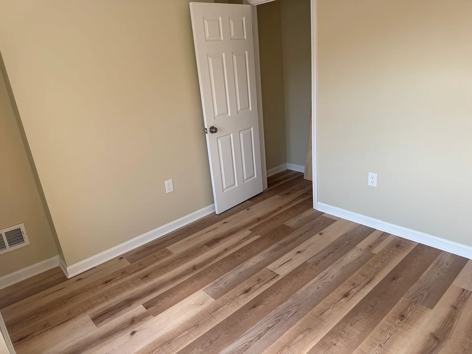 1 bed, $1,200 — Photo 4