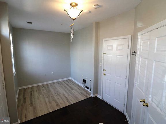 4th image of 21786 Dragons Green Sq