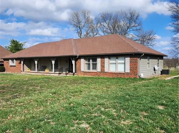 805 S Country Club Dr, Butler, MO 64730