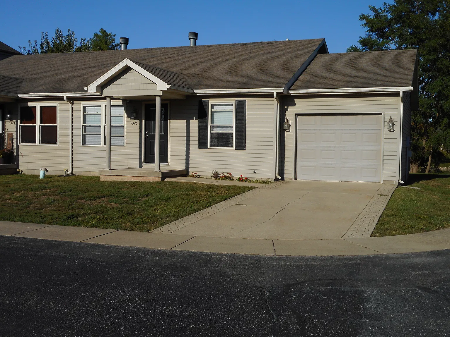 2 bed, 1000 sqft, $1,400 — Photo 1