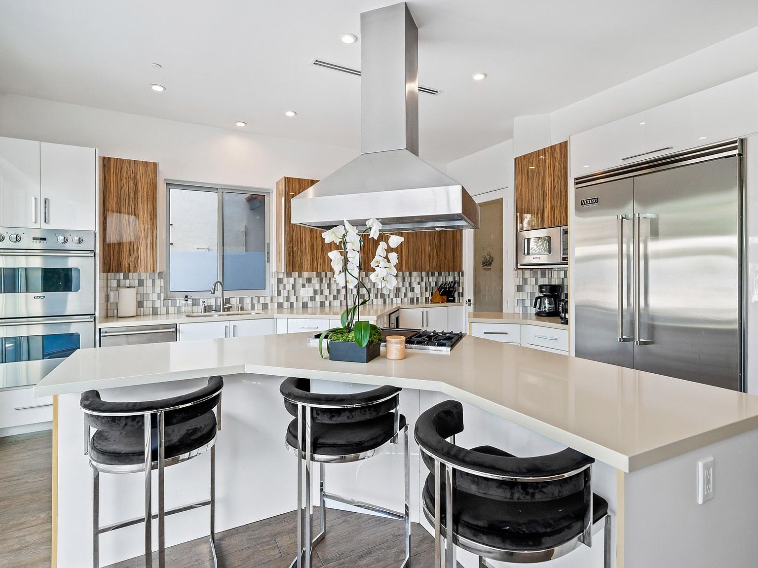 Los Angeles, CA 90048