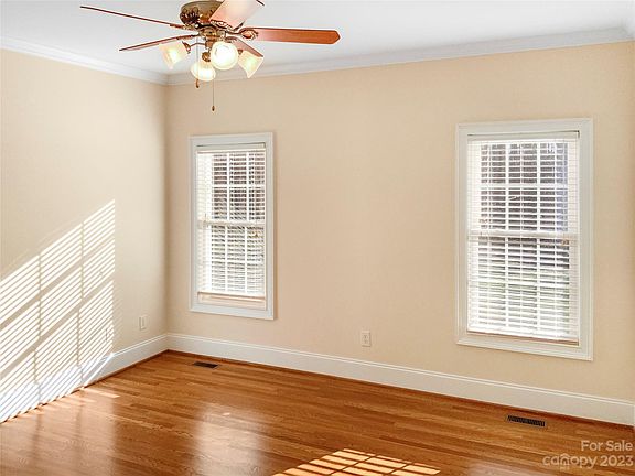 5th image of 147 Winding Brook Way