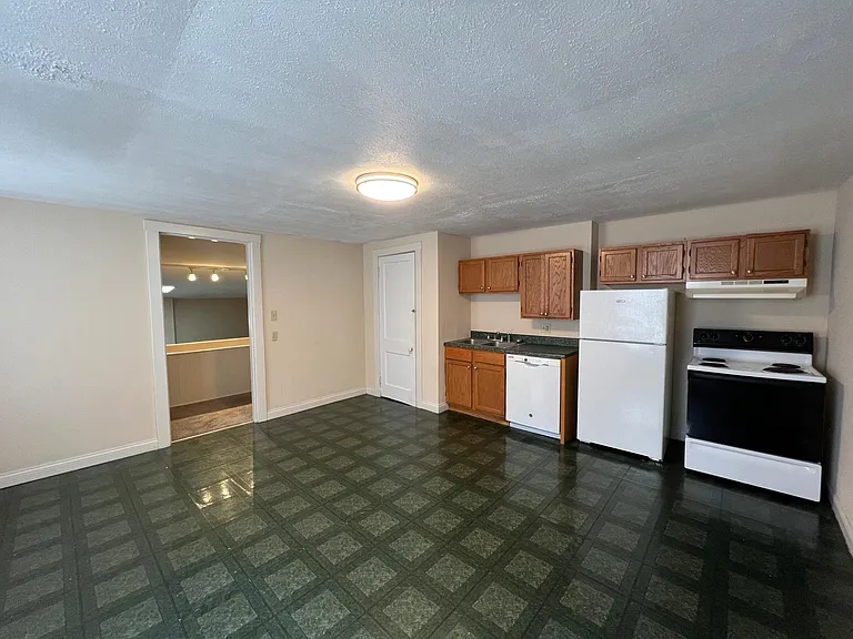 2210 Victor St #3 — Photo 6