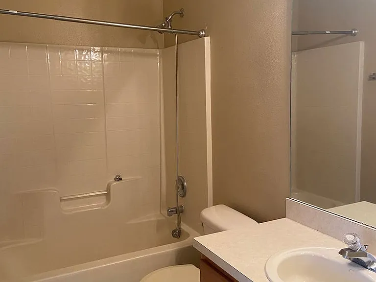 628 Madina Cir — Photo 16