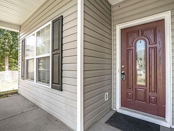 3rd image of 79 Privet Ct