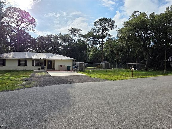2nd image of 706 SE 32nd Ave