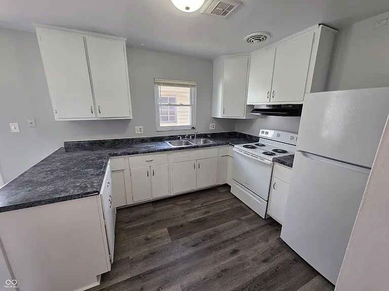 3829 Biscayne Rd — Photo 5