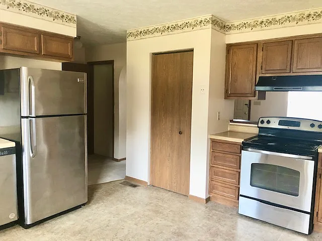 604 Sunset Cir — Photo 11