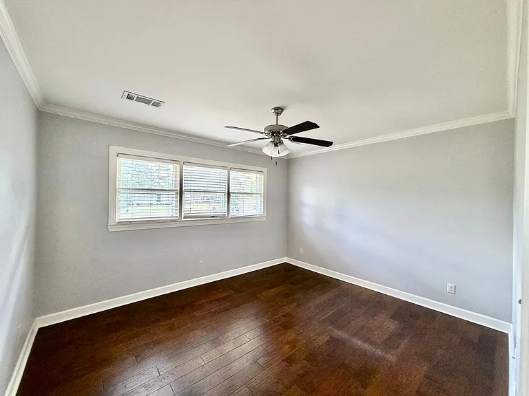 904 Lynn Cir — Photo 17