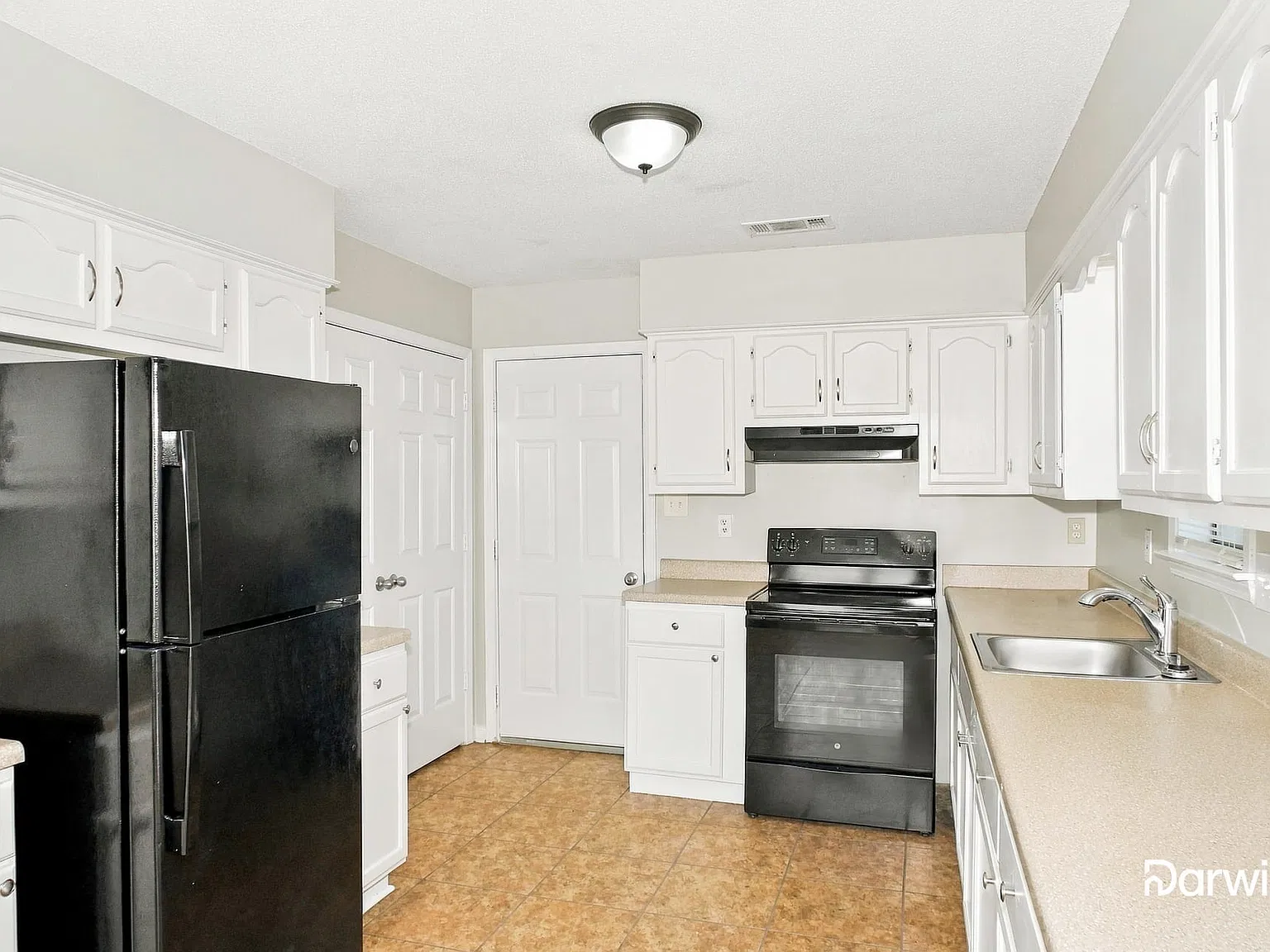 3 bed, 2.0 bath, 1195 sqft, $1,580 — Photo 3