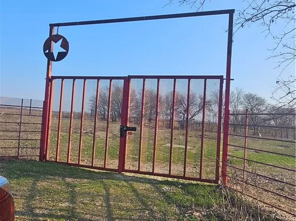 1851 Fm 339, Mount Calm, TX 76673