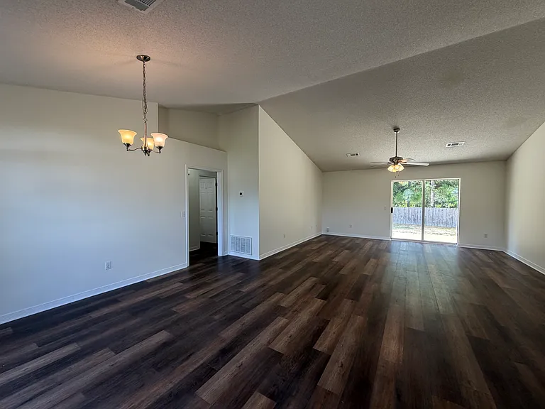 562 Batten Blvd — Photo 11