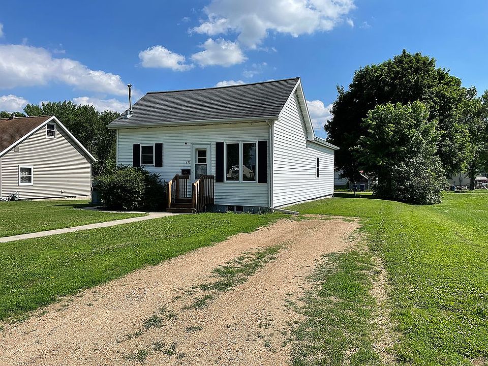 1st image of 825 Maple St SW