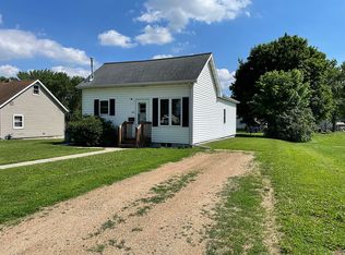 825 Maple St SW, Sleepy Eye, MN 56085