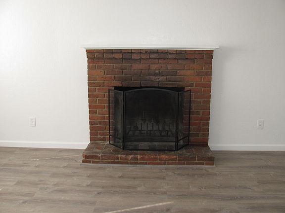 5th image of 1005 Sherman St