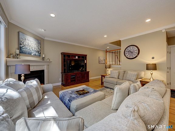 5th image of 32 Bridlewood Lane #32