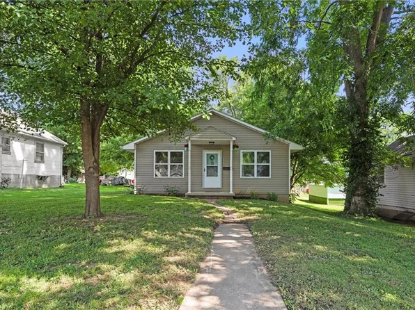 1814 Bloom St, Lexington, MO 64067