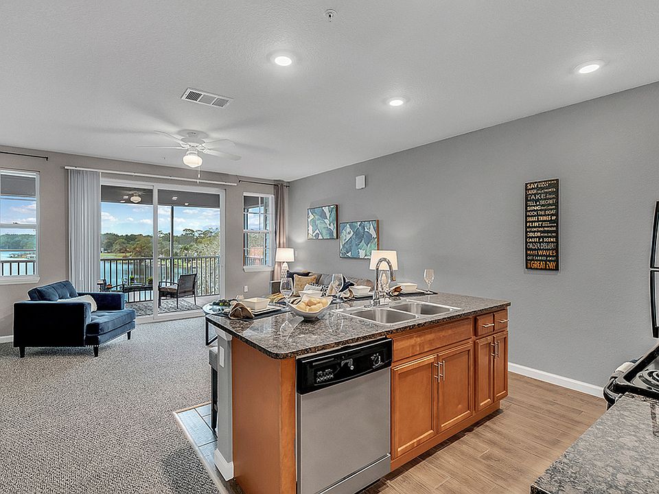 Lake View Single Suite
