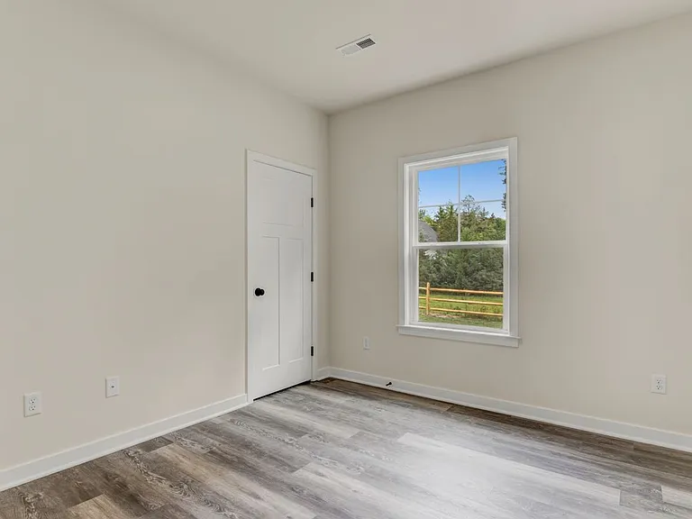 19 Carol St — Photo 11