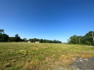 708 S Main St, Flora, IL 62839