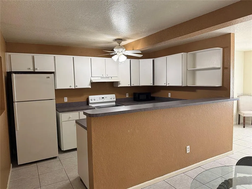 5 bed, 3.0 bath, 1832 sqft, $2,500 — Photo 2