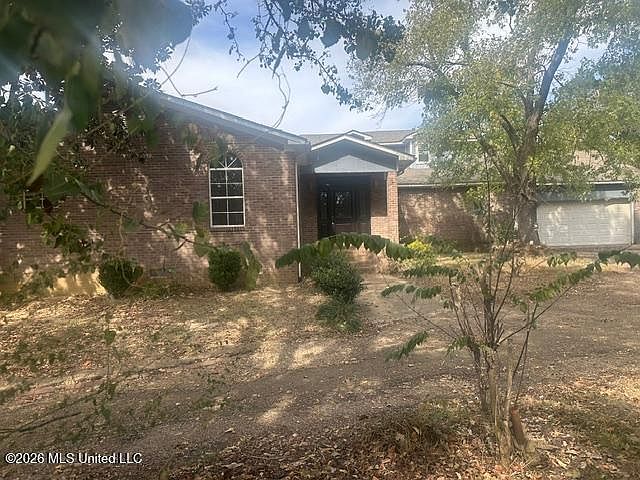 1st image of 2864 McGuffee Rd