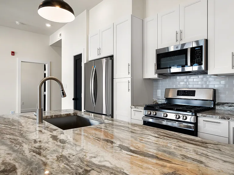 2025 Amber St #B — Photo 11