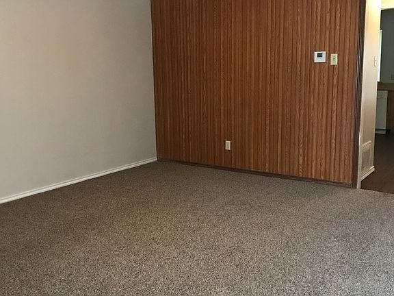 3rd image of 1609 Sun Valley Dr APT A
