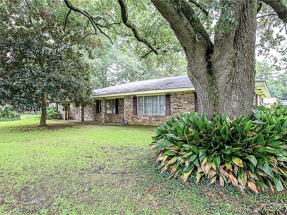 2nd image of 1702 Charles Dr