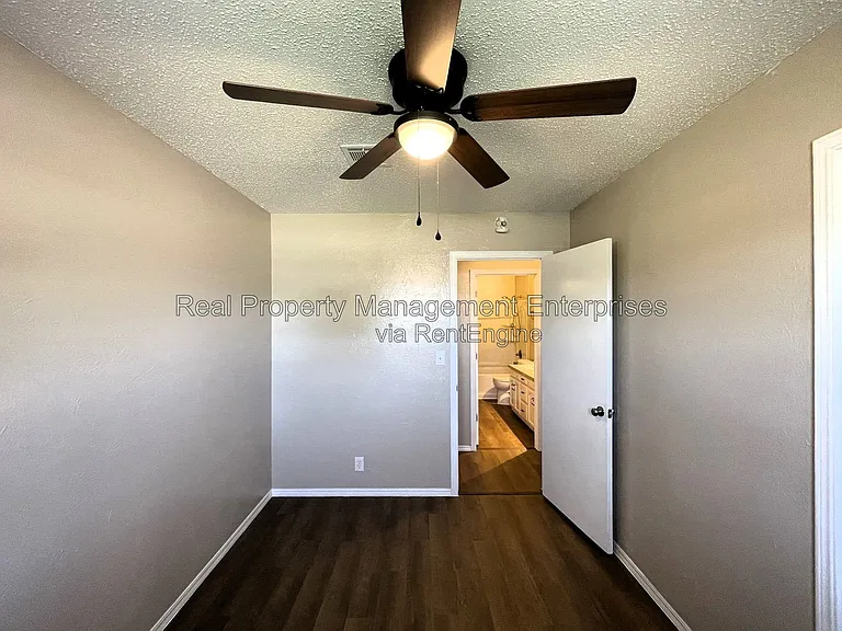 609 S Meadow Ln — Photo 12