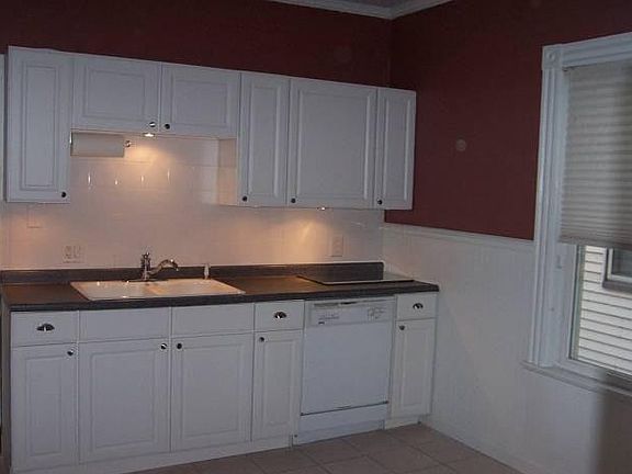 Kitchen sink, dishwasher