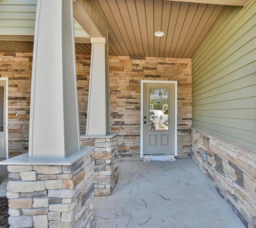 3 bed, 2.5 bath, 1614 sqft, $2,450 — Photo 2
