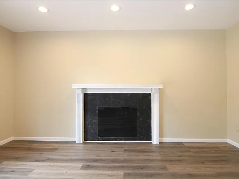 5590 Greenbriar Dr — Photo 17