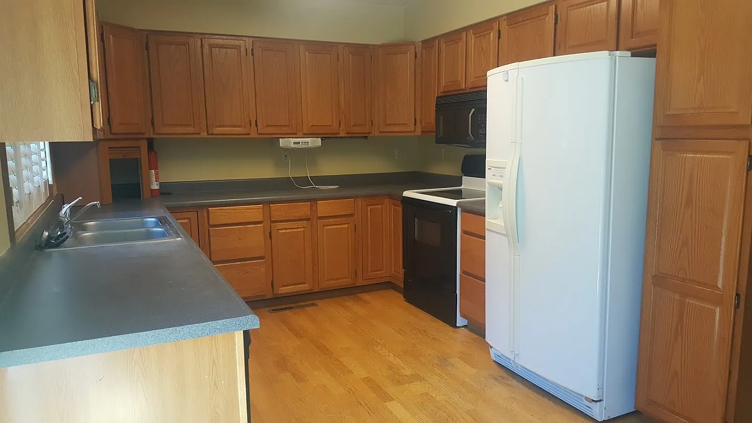 3 bed, 2.5 bath, 1575 sqft, $2,200 — Photo 4