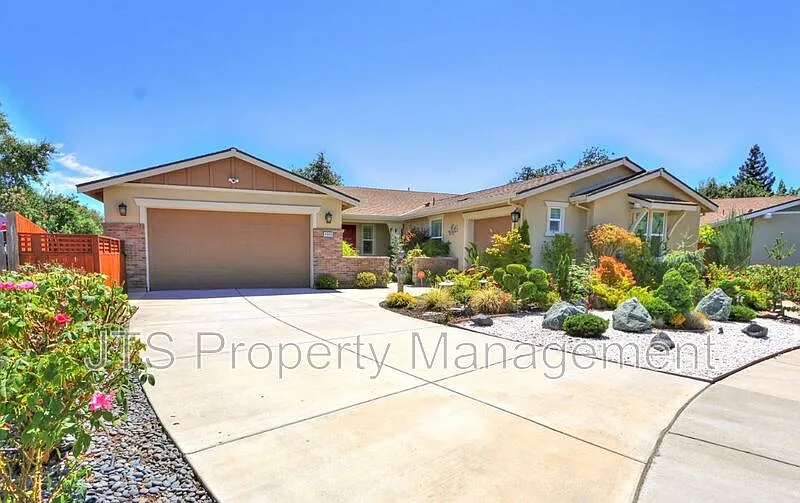 4988 Amina Fair Way