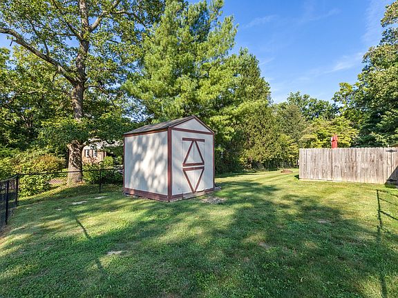 4th image of 62 Orchard Ln