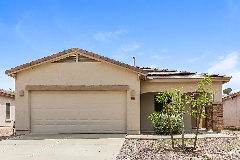 3 bed, 2.0 bath, 1430 sqft, $3,020 — Photo 1