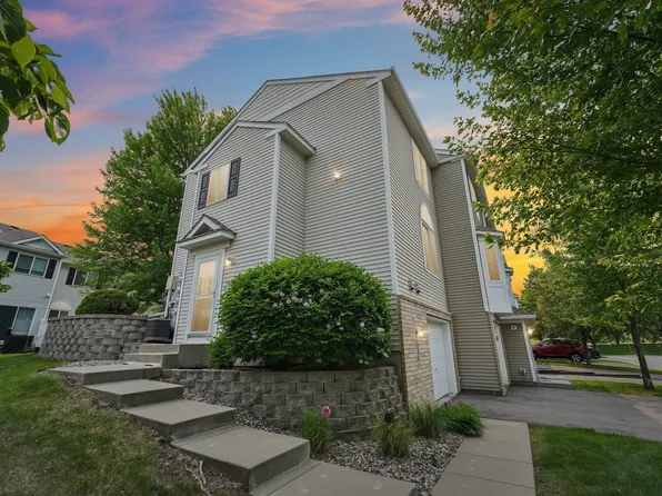 2961 Village Ct, Chanhassen, MN 55317