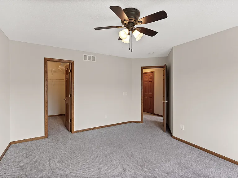 6860 Meadow Grass Ln S — Photo 22