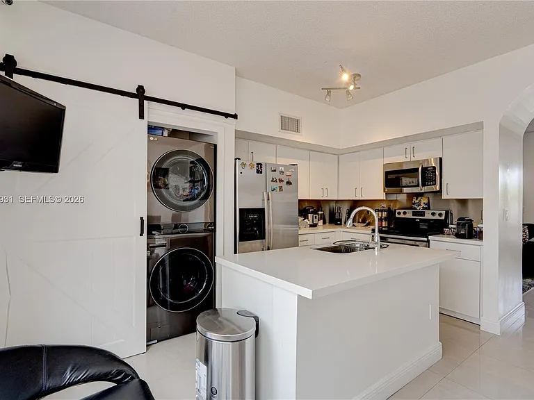 8535 SW 152nd Ave #204 — Photo 3
