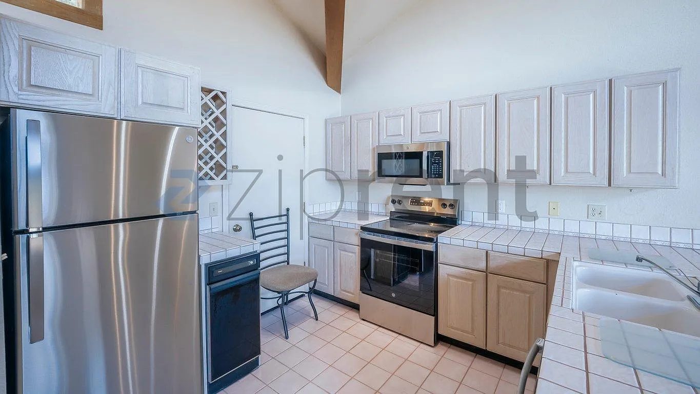 2 bed, 1307 sqft, $3,950 — Photo 3