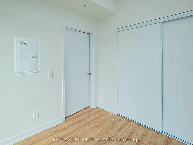 500 Dupont St #512 — Photo 10