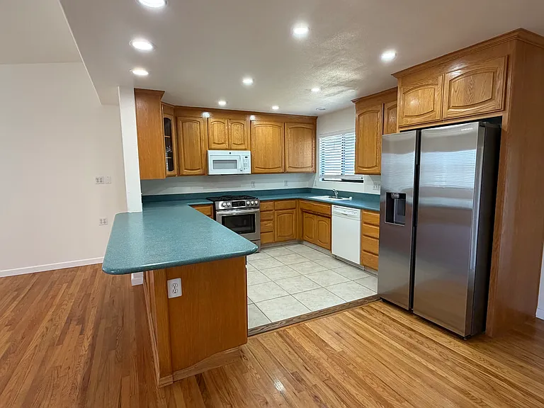 7734 Peacock Dr — Photo 3