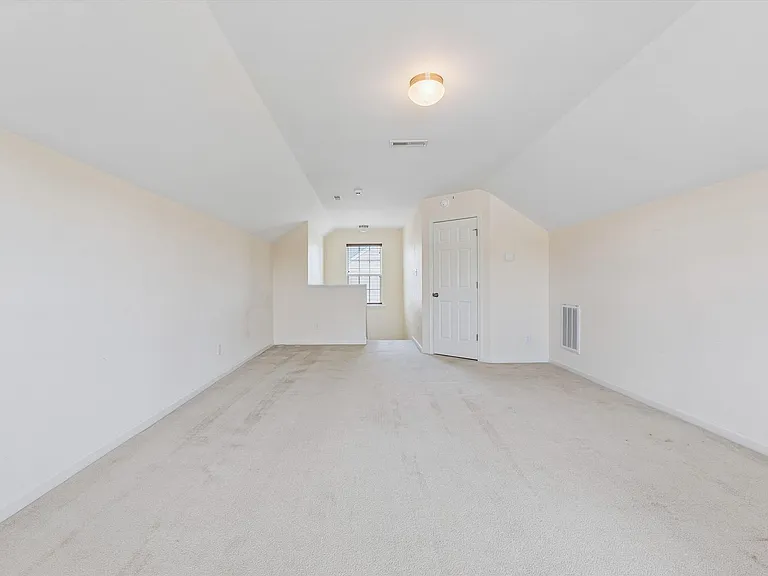 42 Kilverstone Way — Photo 33