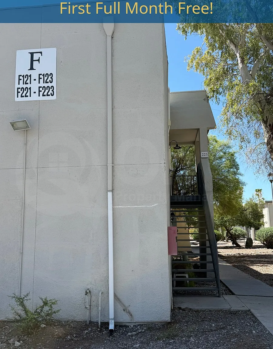 2 bed, 1.5 bath, 866 sqft, $1,350 — Photo 1