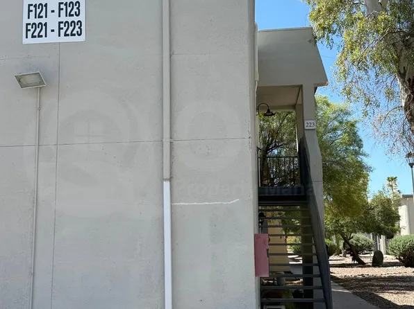 1620 N Wilmot Rd, Tucson, AZ