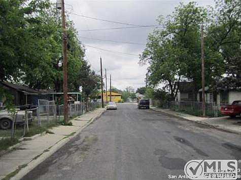 3rd image of 135 Gould St