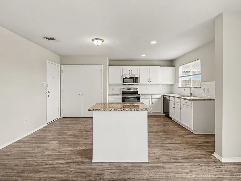 1733 Vineridge Ln — Photo 10