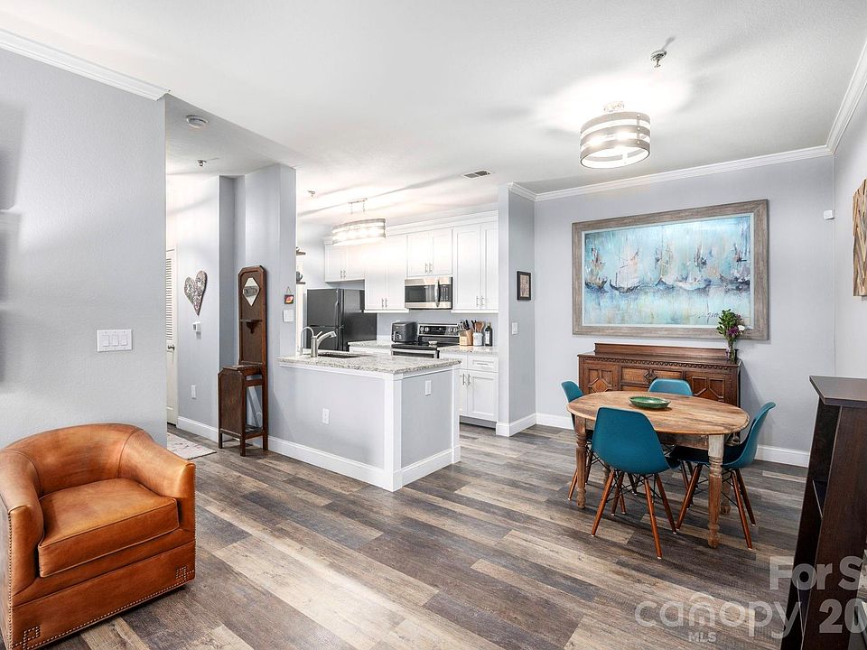 1st image of 600 Vista Lake Dr APT 4